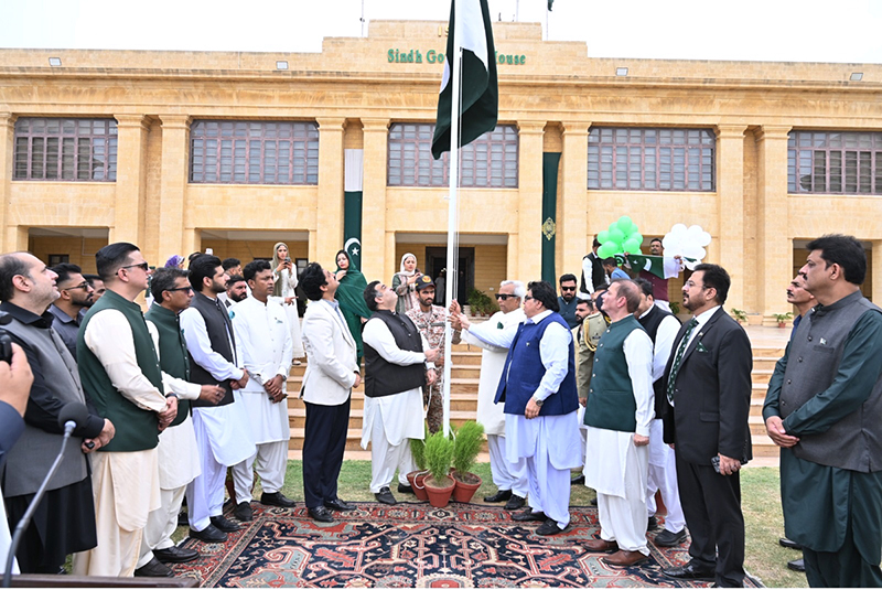 Sindh Governor Syed Muhammad Nehal Hashmi along with Minister of State for Khel Das Kohistani and Special Assistant to the Prime Minister and Minister of State Fahad Haroon hoisting the flag at the Governor House on the occasion of Independence Day