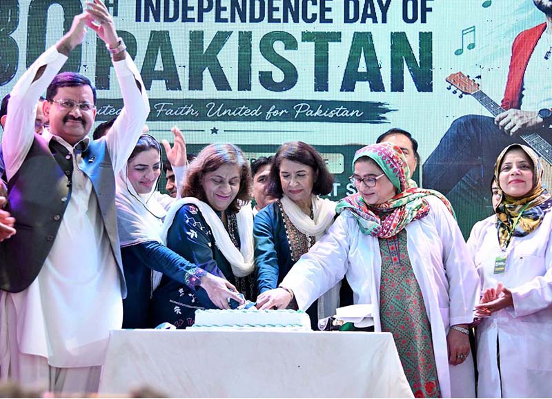 Vice Chancellor of Shaheed Mohtarma Benazir Bhutto Medical University Professor Dr. Nusrat Shah and others cutting the cake during celebrations of Pakistan’s 79th Independence Day at CMC College
