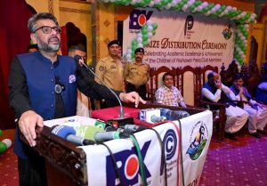 Adviser to the Chief Minister on Finance, KP Muzzamil, addresses a prize distribution ceremony for position-holder journalists’ children organized by the Peshawar Press Club.