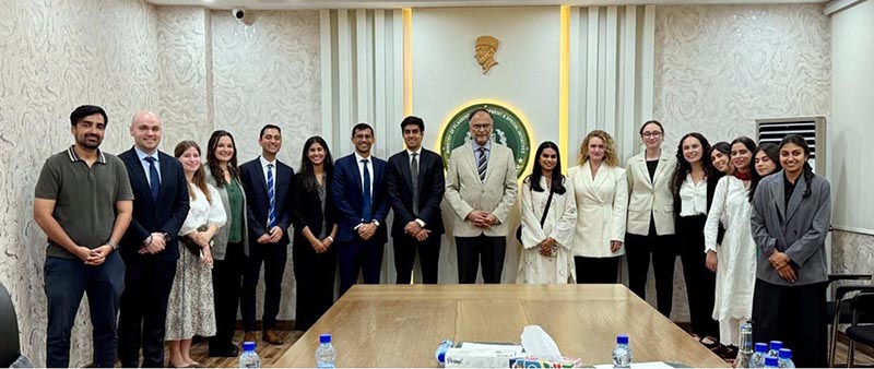 Federal Minister for Planning, Development and Special Initiatives Ahsan Iqbal in a group photo with a visiting delegation of Harvard Business School MBA students at the Ministry of Planning