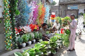 Customers select and purchase used toys and household items at Landa Bazaar