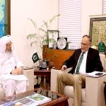 Federal Minister for Planning, Development and Special Initiatives Ahsan Iqbal in a meeting with Mufti Abdur Raheem of Jamia Tur Rasheed, Karachi