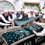 Deputy Prime Minister and Foreign Minister Ishaq Dar places the chadar on the shrine of Data Ganj Bakhsh (RA) to inaugurate the annual Urs celebrations at Data Darbar