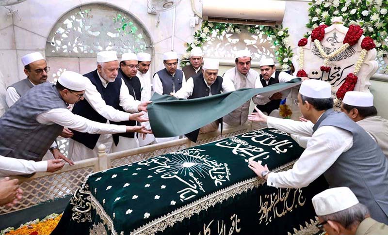 Deputy Prime Minister and Foreign Minister Ishaq Dar places the chadar on the shrine of Data Ganj Bakhsh (RA) to inaugurate the annual Urs celebrations at Data Darbar
