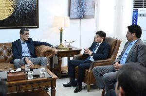 H.E. Hussain Muhammad, Consul General of Pakistan in Dubai, warmly welcomes Mr. Muhammad Awn Chaudhry, Minister of State for Overseas Pakistanis and Human Resource Development, during his visit to the Consulate General of Pakistan in Dubai