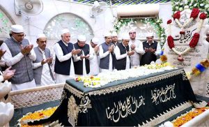 Deputy Prime Minister and Foreign Minister Ishaq Dar places the chadar on the shrine of Data Ganj Bakhsh (RA) to inaugurate the annual Urs celebrations at Data Darbar