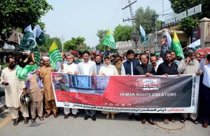 Additional Deputy Commissioner (General) Rashad Iqbal leads a Youm-e-Istehsal Kashmir rally at Katchery Chowk as government officials and citizens carrying Pakistani and Kashmiri flags express solidarity with Kashmiri people of Indian Illegally Occupied Jammu and Kashmir (IIOJK).
