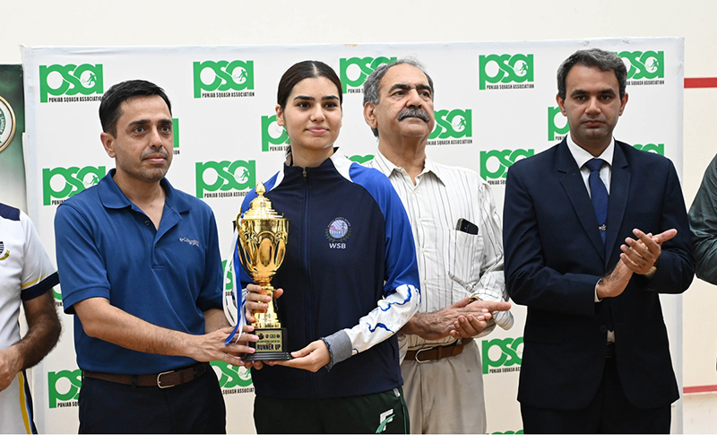 Deputy Commissioner Captain(R) Ali Ijaz is distributing trophies to successful players on the occasion of Independence Day match at Punjab Squash Club