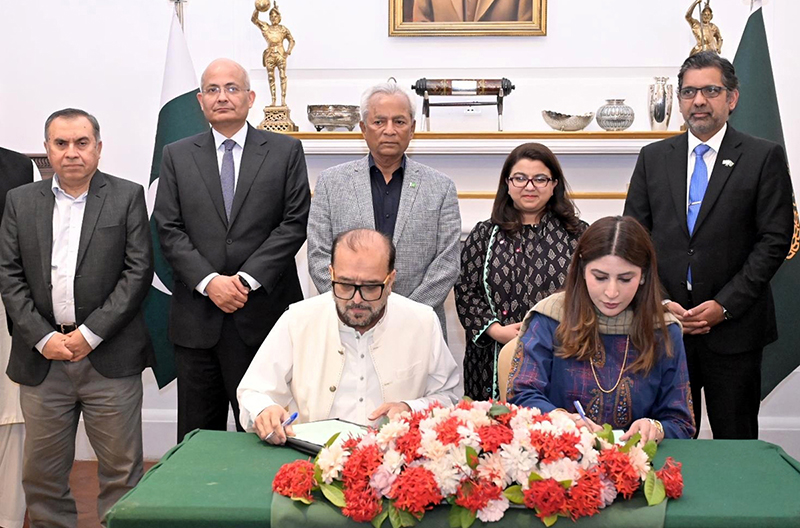 Governor Sindh Syed Muhammad Nehal Hashmi and Federal Minister for IT and Telecommunications Shaza Fatima Khawaja witness the signing of a MoU between NED University of Engineering and Technology and the Pakistan Software Export Board (PSEB) at Governor House to promote partnership in the technology sector