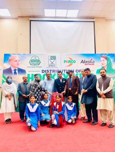 Federal Parliamentary Secretary Information & Broadcasting Barrister Danyal Chaudhry distributing hockey kits to Rawalpindi players.