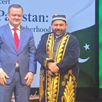 Uzbek Ambassador Alisher Tukhtaev presented Federal Minister for National Heritage and Culture Aurangzeb Khan Khichi with a traditional Uzbek attire as a special gift on the occasion of Uzbekistan’s Independence Day celebrations