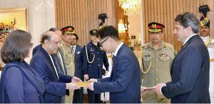 President Asif Ali Zardari receiving the credentials of Ambassadors-designate of the Republic of Korea Han Sungho and Italy Ugo Ciarlatani at Aiwan-e-Sadr