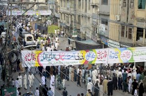 Special sweet desert Halwa is being distributed to the participants in Eid-e-Milad-un-Nabi (PBUH) rally at Jamia Masjid Road