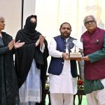 Federal Minister for National Heritage and Culture Aurangzeb Khan Khichi presents the Kamal-e-Fun Award to renowned poet Iftikhar Arif during the third “Nasl-e-Nau Adabi Mela” at the Pakistan Academy of Letters