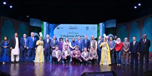 Federal Minister for National Heritage and Culture, Aurangzeb Khan Khichi, Ambassador of Uzbekistan to Pakistan is Alisher Tukhtaev and other dignitaries, in a group photo with the artists and performers during a special cultural concert, “Uzbekistan-Pakistan: Melodies of Friendship and Brotherhood,” hosted by the Embassy of the Republic of Uzbekistan in Pakistan to mark the 35th Anniversary of the Independence of Uzbekistan at PNCA