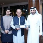 Prince of Qatar Sheikh Naief bin Eid Alkhani presenting souvenir to Federal Minister for Communications Abdul Aleem Khan