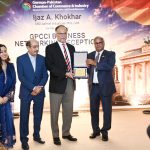 Syed Nadeem Kazmi President GPCCI is presenting a shield to Federal Minister for Planning, Development and Special Initiatives, Ahsan Iqbal at GPCCI Business Network Reception