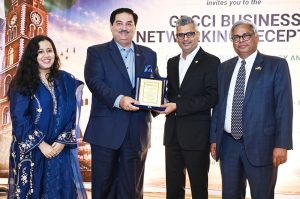 Syed Nadeem Kazmi President GPCCI is presenting a shield to Former Federal Minister of Commerce, Energy and Defense Khurram Dastgir Khan at GPCCI Business Network Reception