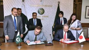 Secretary of the Ministry of Economic Affairs, Muhammad Humair Karim and Japanese Ambassador to Pakistan, Akamatsu Shuichi sign the Record of Discussion and Exchange of Notes for the JDS Scholarship Program
