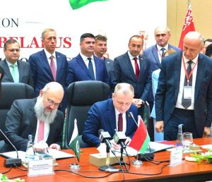 Federal Minister for Commerce Jam Kamal Khan and Minister of Energy of the Republic of Belarus Dzianis Maroz sign the Protocols and MoU between the two countries on the occasion of the 9th Session of the Pakistan-Belarus Joint Ministerial Commission