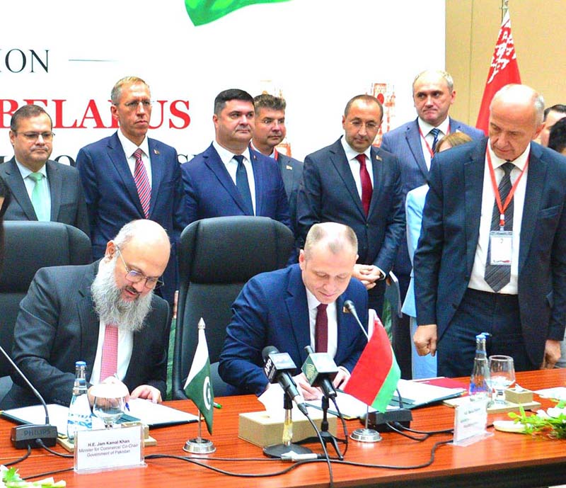 Federal Minister for Commerce Jam Kamal Khan and Minister of Energy of the Republic of Belarus Dzianis Maroz sign the Protocols and MoU between the two countries on the occasion of the 9th Session of the Pakistan-Belarus Joint Ministerial Commission
