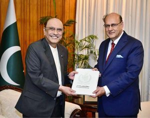 President Asif Ali Zardari receiving Banking Mohtasib’s Annual Report 2025 from Banking Mohtasib Pakistan, Mr Sirajuddin Aziz at Aiwan-e-Sadr