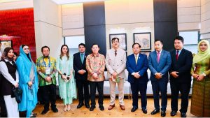 Chairman Senate Of Pakistan, Syed Yousaf Raza Gilani in a group photo with the Neak Oknha Datuk Dr. Othsman Hassan, Senior Minister Royal Government of Cambodia and Speaker of the House of Regional Representatives of the Republic Of Indonesia, Dr. (H.C.) Sultan Baktiar Najamudin at a luncheon hosted in his honour by the Senate Of Cambodia during the 2nd Inter-Parliamentary Speakers' Conference (ISC)