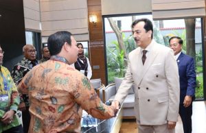 Chairman Senate Of Pakistan, Syed Yousaf Raza Gilani in a group photo with the Neak Oknha Datuk Dr. Othsman Hassan, Senior Minister Royal Government of Cambodia and Speaker of the House of Regional Representatives of the Republic Of Indonesia, Dr. (H.C.) Sultan Baktiar Najamudin at a luncheon hosted in his honour by the Senate Of Cambodia during the 2nd Inter-Parliamentary Speakers' Conference (ISC)