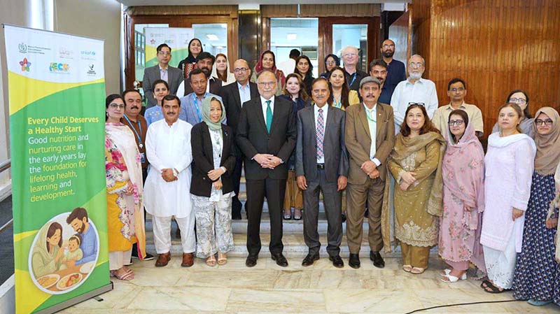 Federal Minister for Planning, Development and Special Initiatives, Ahsan Iqbal in a group photograph with the UNICEF Country Director, Members of the Planning Commission, officials from relevant federal and provincial institutions and representatives of the private sector at the closing ceremony of the multi-sectoral dialogue on nutrition and early childhood development
