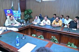 In-charge Federal Ombudsman Regional Office Gujranwala Mushtaq Ahmed Awan heard public complaints against federal departments at MD WASA Committee Room at Jinnah Hall Fort. Most of the complaints were about GEPCO, Sui Gas, Pakistan Post Office, NCCIA, FIA, State Life Insurance, Postal Life Insurance, NADRA, AGPR, Passport Office, PMDC, Pakistan Nursing Council, Railways, State Bank, PTCL and other federal departments. The complainants and officers of the concerned institutions were present during the hearing