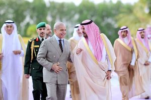 Prince Saud bin Mishaal bin Abdulaziz Deputy Govenor of Makkah region and Minister of Enviornment, Water and Agriculture Eng. Abdulrahman Abdulmohsen AlFadley receive Prime Minister Muhammad Shehbaz Sharif and the Pakistani delegation upon arrival in Jeddah.