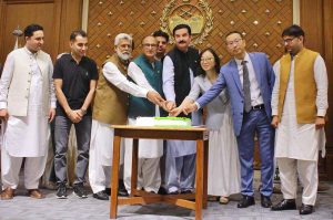 Khyber Pakhtunkhwa Governor Faisal Karim Kundi and other dignitaries cut a cake to mark Pakistan’s Independence Day at Governor House