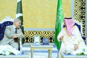 Prince Saud bin Mishaal bin Abdulaziz Deputy Govenor of Makkah region and Minister of Enviornment, Water and Agriculture Eng. Abdulrahman Abdulmohsen AlFadley receive Prime Minister Muhammad Shehbaz Sharif and the Pakistani delegation upon arrival in Jeddah.