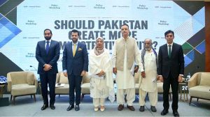 Federal Parliamentary Secretary Barrister Danyal Chaudhry in a group photo with MNAs Noor Alam Khan and Aasia Ishaque Siddiqui, Senior Social Policy Analyst Abid Qaiyum Suleri and other participants at the SDPI policy workshop