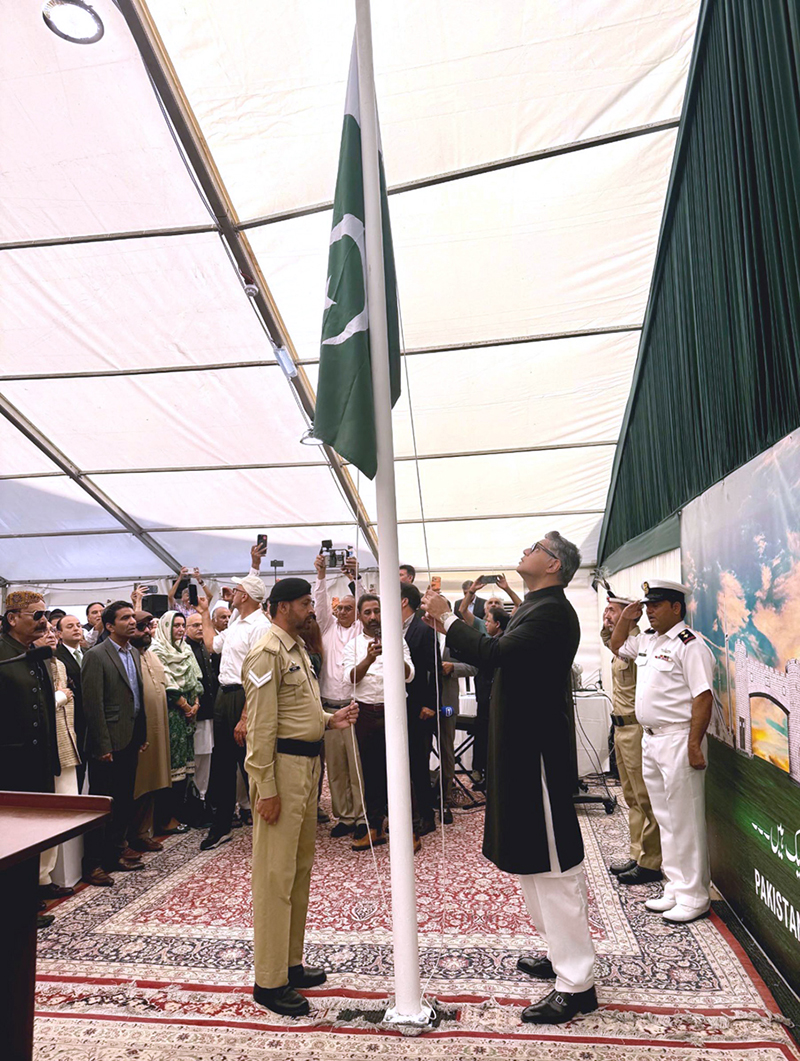 High Commissioner of Pakistan to UK Tipu Usman hoisting Pakistan Flag on Independence Day at Pakistan High Commission