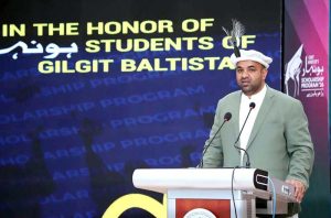 Punjab Education Minister Sikandar Hayat addresses a ceremony of distribution cheques under the “Chief Minister Honhaar Scholarship” programme at Karakoram International University