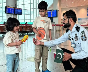 Patriotism takes flight as FIA immigration, passengers celebrate Independence Day at Islamabad airport