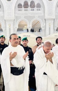 PM Shehbaz, high-level delegation perform Umrah; pray for country's progress