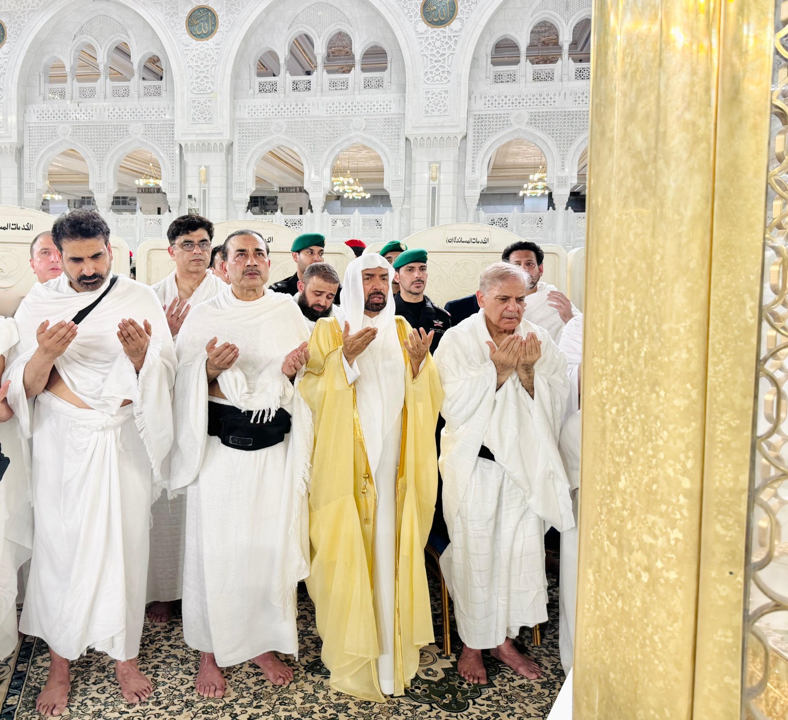 PM Shehbaz, high-level delegation perform Umrah; pray for country's progress