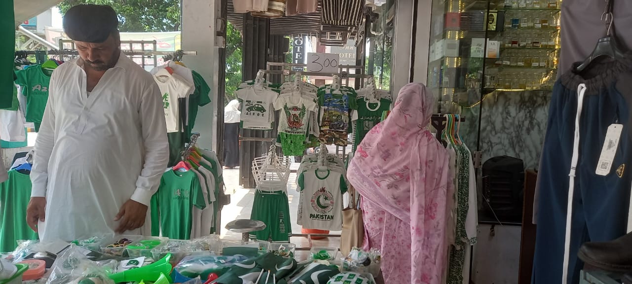 Markets, bazaars witness surge in shoppers ahead of Pakistan's Independence Day in Islamabad