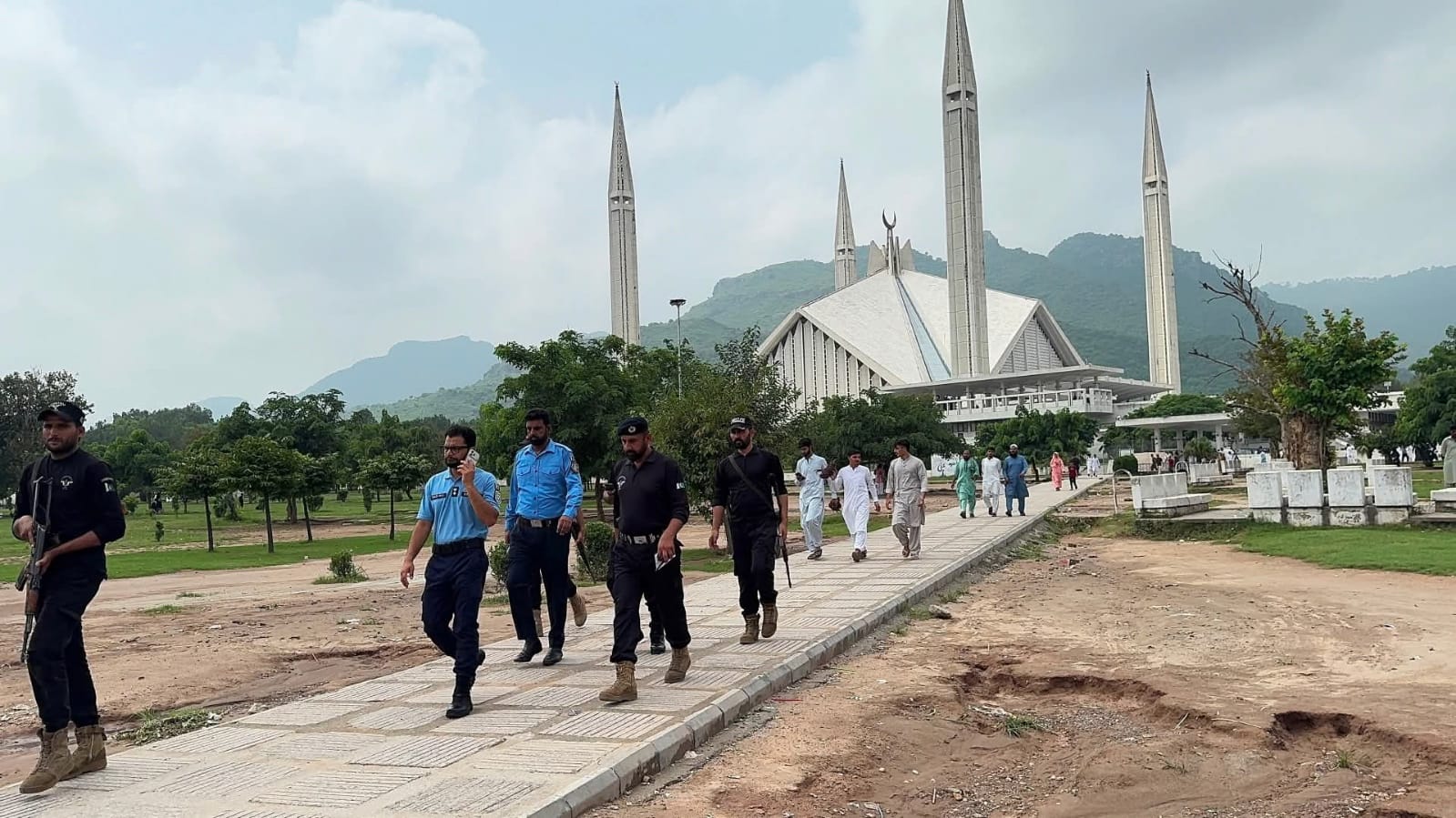 SSP Operations reviews security arrangements at Faisal Masjid, G-6 Imambargah