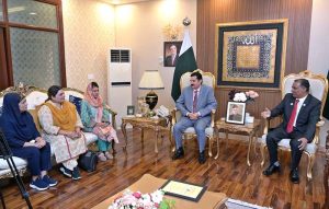 Khyber Pakhtunkhwa Governor Faisal Karim Kundi meets with Nurse Razia Noreen and presented her with a cash award of 100,000 rupees and a special shield. Nurse Razia Noreen had saved the life of an infant during a fire incident in the nursery at PIMS. Minority leader Samuel Pyara and PIMS Deputy Chief Nursing Officer Shazia were also present at the ceremony held in the federal capital.