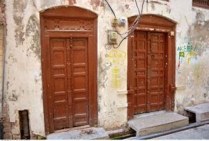 In the narrow streets of interior Multan, where centuries-old houses still preserve the city’s architectural character, hundreds of carved wooden doors continue to stand as silent witnesses to a bygone era of craftsmanship. Many of these doors are believed to be a century old or even older. Made by local craftsmen from durable indigenous trees, they were designed not merely as entrances to homes but as strong, decorative structures reflecting the skill, taste and economic standing of their owners. (Match the photo with APP Feature slugged “Handcrafted wooden doors preserve Multan’s heritage” already been released