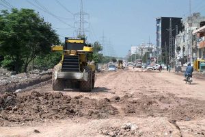 Heavy machinery is being used for the rehabilitation and widening of the Islamabad Expressway Service Road. The Capital Development Authority (CDA) is executing a major infrastructure plan to construct and upgrade a 9-kilometer service road stretch spanning from Faizabad Interchange to Gulberg Greens