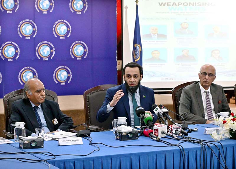 Federal Minister for Information and Broadcasting Attaullah Tarar addressing during launching ceremony of special report titled: “Weaponising Waters: Historical, Legal and Strategic Dimensions of IWT Suspension” at ISSI