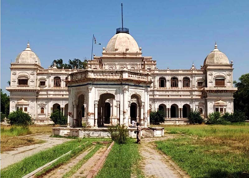 A view of the historic Sadiq Garh Palace in Dera Nawab, Bahawalpur, a magnificent landmark reflecting the region’s royal heritage and a blend of Islamic, South Asian and European architectural styles. Built during the reign of Nawab Sadiq Muhammad Khan IV in the late 19th century, the palace stands as a symbol of the rich history and cultural heritage of the Nawabs of Bahawalpur