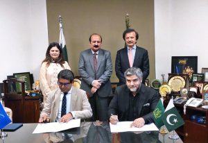 Advisor to the Prime Minister on Industries & Production (Federal Minister) Haroon Akhtar Khan and Chairman Prime Minister's Youth Programme Rana Mashood Khan witnessed the signing ceremony of the MoU between SMEDA and the Prime Minister's Youth Programme.