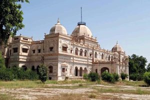 A view of the historic Sadiq Garh Palace in Dera Nawab, Bahawalpur, a magnificent landmark reflecting the region’s royal heritage and a blend of Islamic, South Asian and European architectural styles. Built during the reign of Nawab Sadiq Muhammad Khan IV in the late 19th century, the palace stands as a symbol of the rich history and cultural heritage of the Nawabs of Bahawalpur