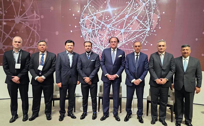 Federal Minister for Finance and Revenue, Senator Muhammad Aurangzeb, along with Governor State Bank of Pakistan, Mr. Jameel Ahmad, and members of the Pakistani delegation, in a group photo during the J.P. Morgan Emerging and Frontier Markets Opportunities Conference in London