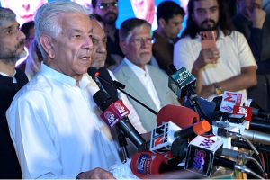 Minister for Defence Khwaja Muhammad Asif and Punjab Minister for Labour and Human Resources Muhammad Manshaullah Butt inaugurate the project for the revamping and upgradation of the Social Security Hospital, Daska Road